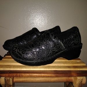 BOC Peggy Black Tooled Clogs 8.5M  BC3630